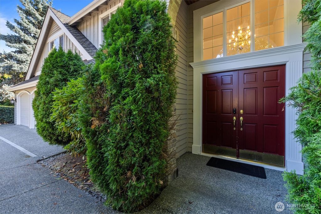 Photo of 20537 NE 34th Place, Sammamish, WA 98074 (MLS # 2421234)