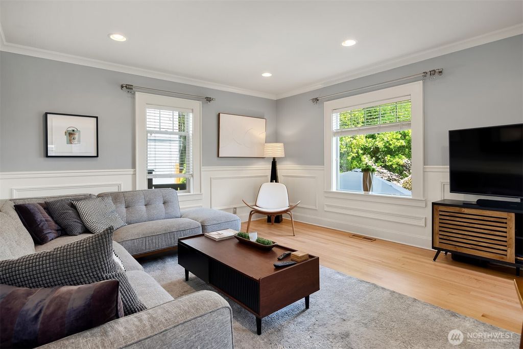 Photo of 43 W Etruria, Seattle, WA 98119 (MLS # 2537862)