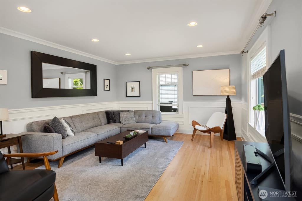 Photo of 43 W Etruria, Seattle, WA 98119 (MLS # 2537862)