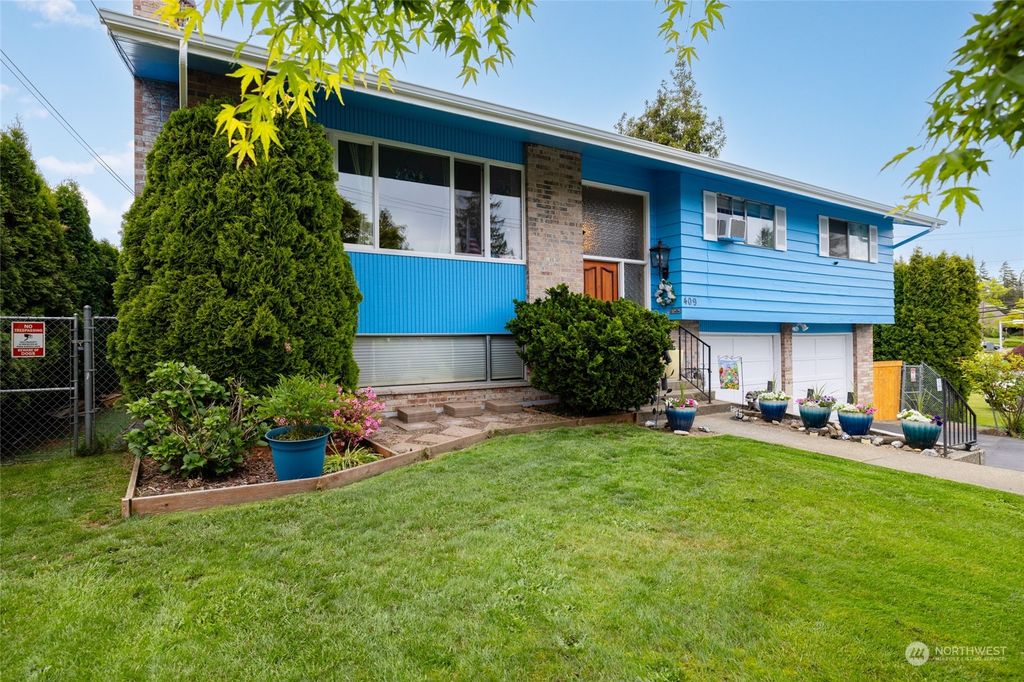 Photo of 409 Wood Place, Everett, WA 98203 (MLS # 2244575)