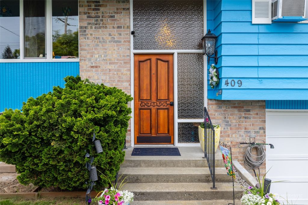 Photo of 409 Wood Place, Everett, WA 98203 (MLS # 2244575)