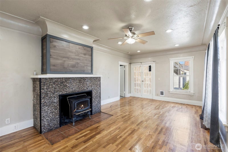 163 SW Cascade