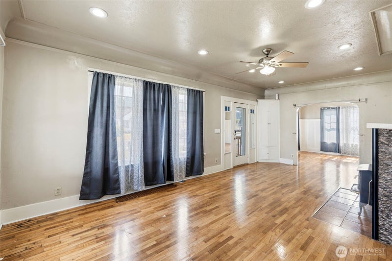 163 SW Cascade