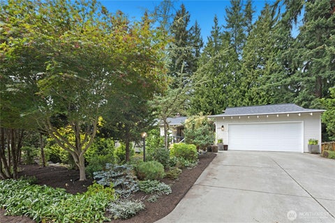 Photo of 14406 NE 11th Place, Bellevue, WA 98007 (MLS # 2583008)