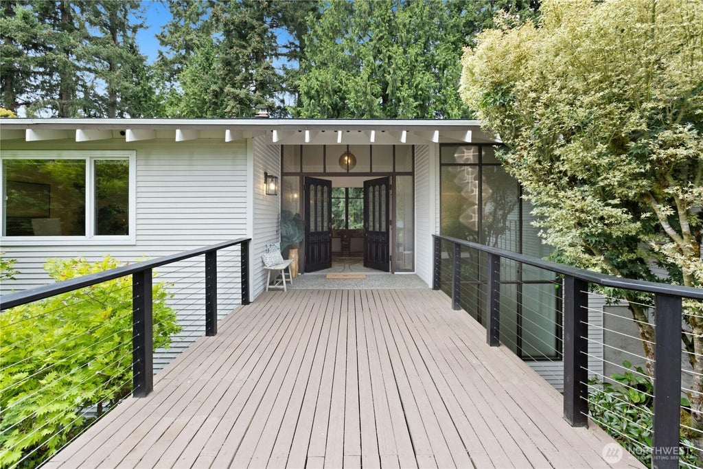 Photo of 14406 NE 11th Place, Bellevue, WA 98007 (MLS # 2583008)