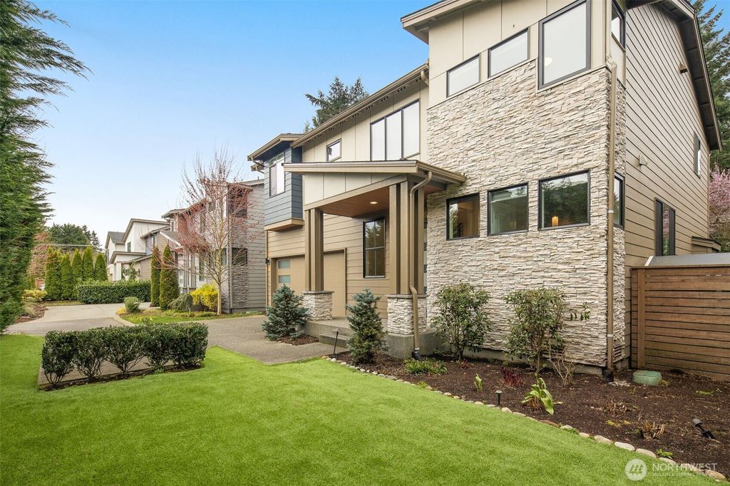 Photo of 13227 111th Avenue NE, Kirkland, WA 98034 (MLS # 2498254)