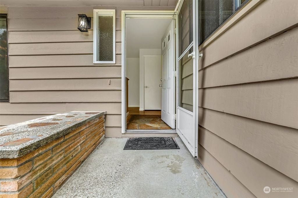 Photo of 17826 109th Avenue SE, Renton, WA 98055 (MLS # 2136209)