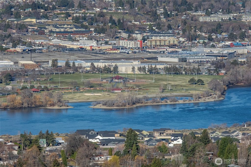 Photo of 621 Upper Daniels Drive, East Wenatchee, WA 98802 (MLS # 2486210)