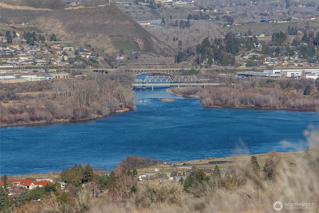 Photo of 621 Upper Daniels Drive, East Wenatchee, WA 98802 (MLS # 2486210)