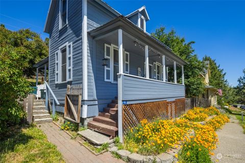 A home in Roslyn