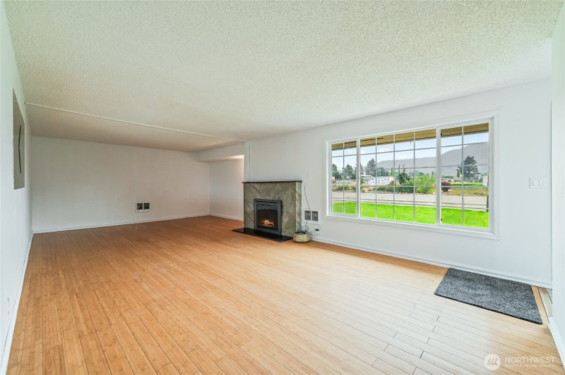 203 SE 1st
