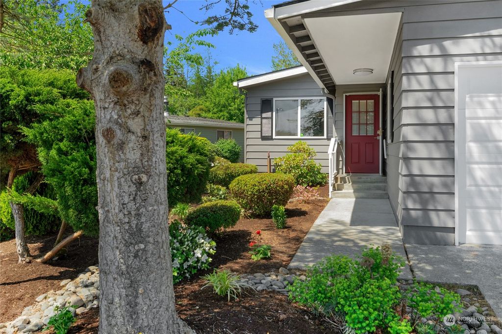 Photo of 23714 Vista View Avenue, Bothell, WA 98021 (MLS # 2069412)