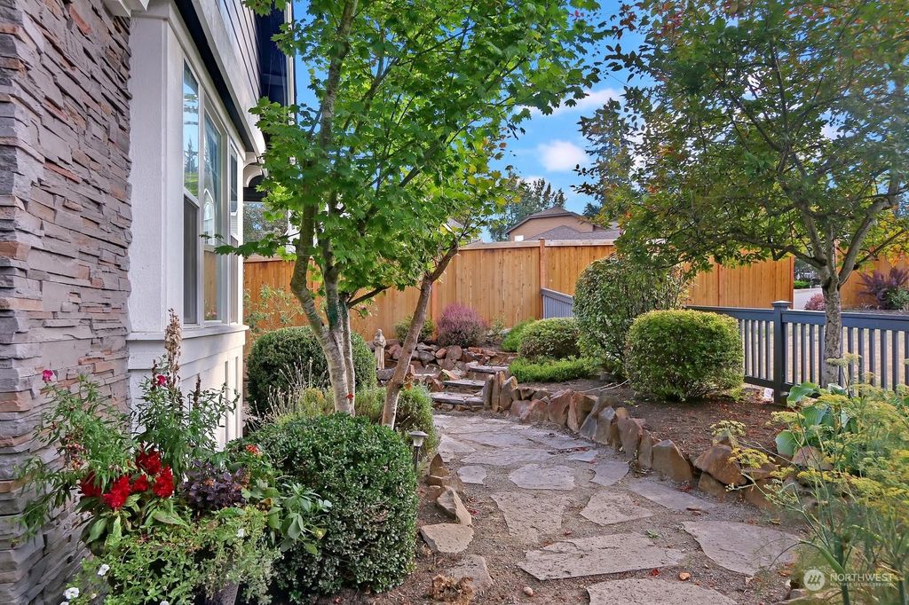 Photo of 15104 85th Avenue NE, Kenmore, WA 98028 (MLS # 1999932)