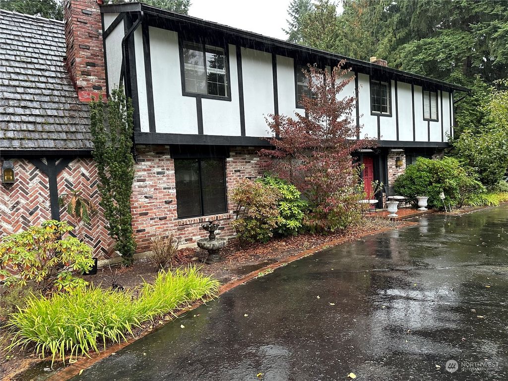 Photo of 13216 NE 54th Place, Bellevue, WA 98005 (MLS # 2215024)