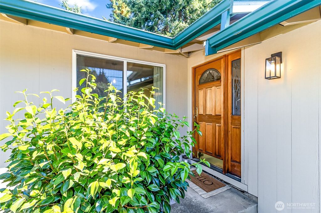 Photo of 8622 NE 139 Street, Kirkland, WA 98034 (MLS # 2418743)