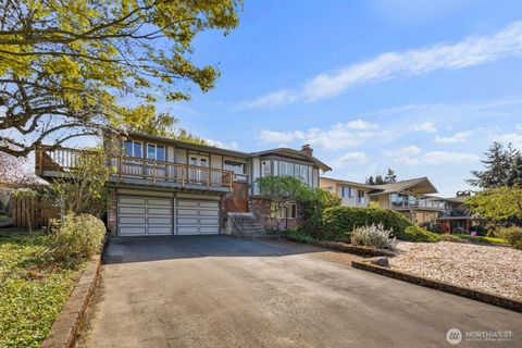 Photo of 921 S Magnolia Ln, Tacoma, WA 98465 (MLS # 2504170)