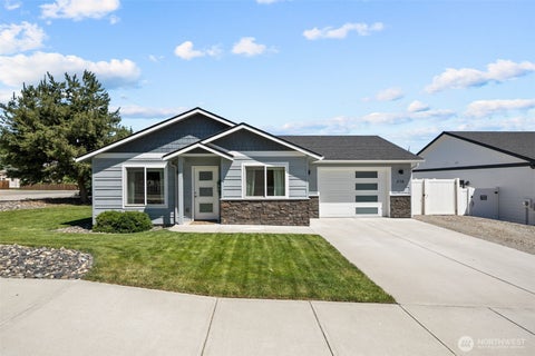 Photo of 576 SEBASTIAN WAY WAY, Wenatchee, WA 98801 (MLS # 2545252)