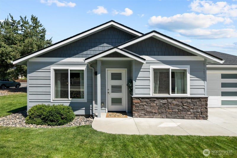 576 SEBASTIAN WAY