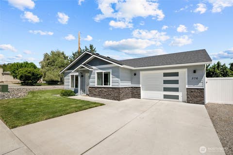Photo of 576 SEBASTIAN WAY WAY, Wenatchee, WA 98801 (MLS # 2545252)