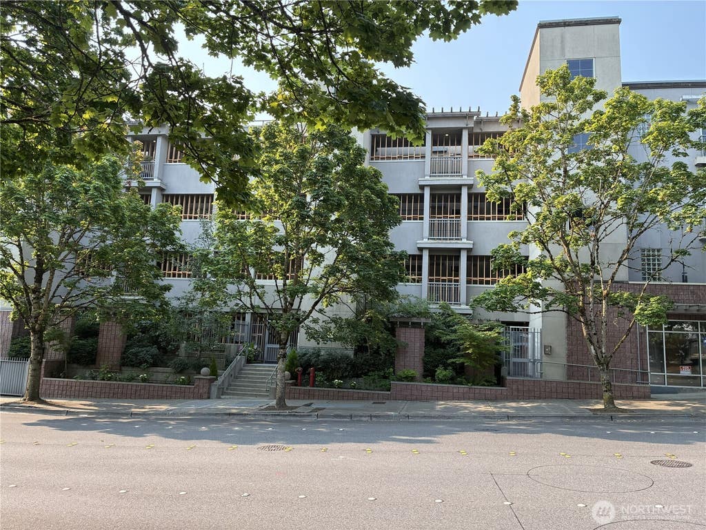 Photo of 10015 NE 4th Street #1002, Bellevue, WA 98004 (MLS # 2569944)