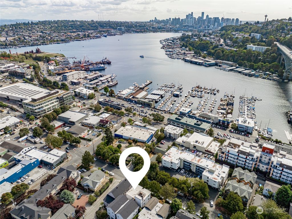 Photo of 952 N 35th Street #202, Seattle, WA 98103 (MLS # 2211554)