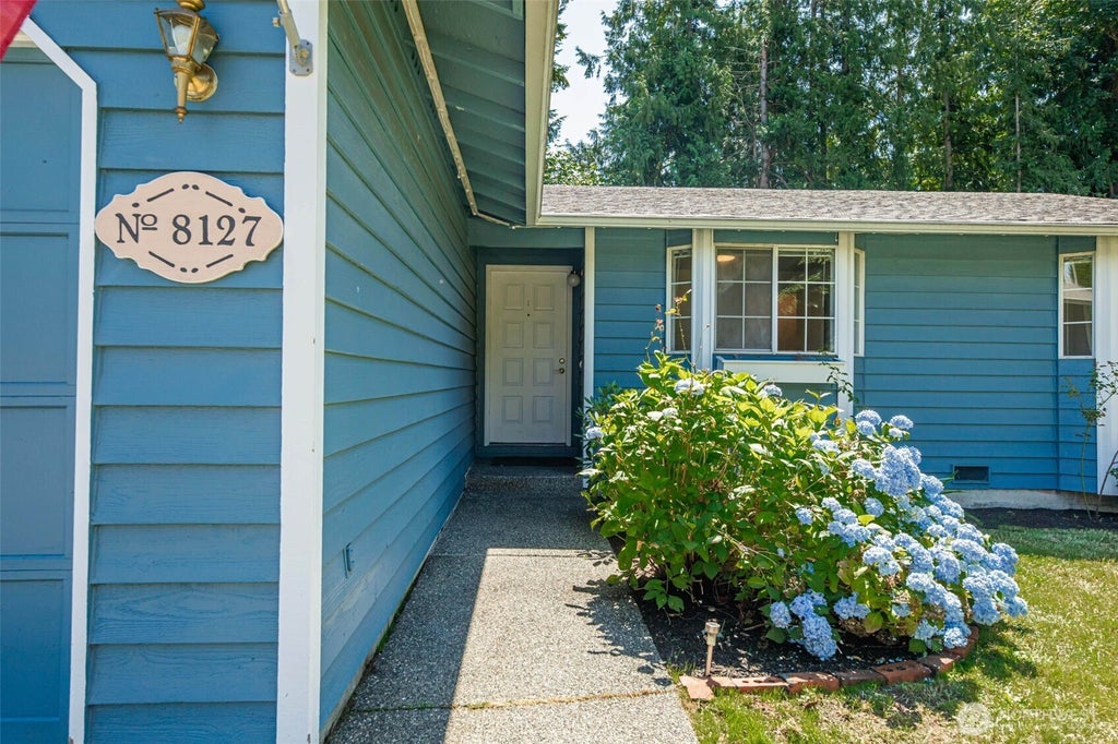 Photo of 8127 36th Avenue NE, Marysville, WA 98270 (MLS # 2551106)