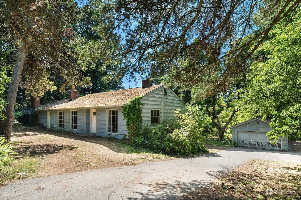 Photo of 17615 83rd Avenue NE, Kenmore, WA 98028 (MLS # 2128227)