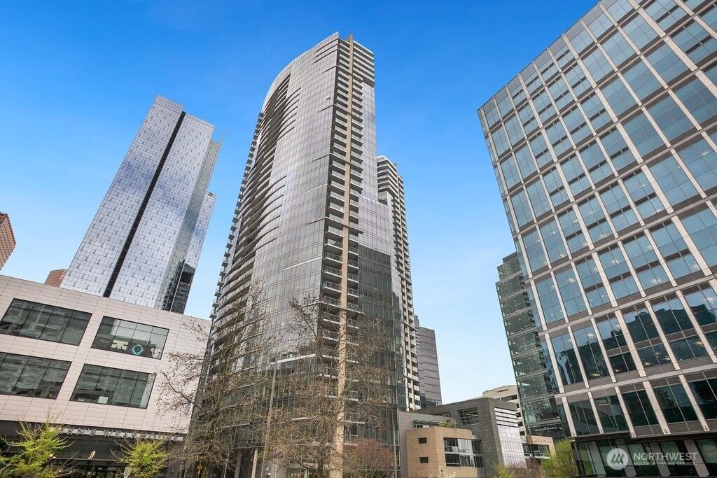 Photo of 500 106th Avenue NE #2609, Bellevue, WA 98004 (MLS # 2505601)