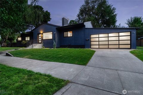 Photo of 830 Hobson Street, Walla Walla, WA 99362 (MLS # 2426098)