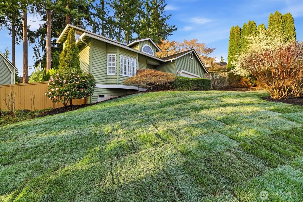 Photo of 23928 SE 42nd Place, Sammamish, WA 98029 (MLS # 2478785)