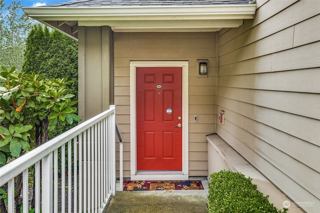 Photo of 3500 E Lake Sammamish Parkway SE #2-102, Sammamish, WA 98075 (MLS # 2166941)