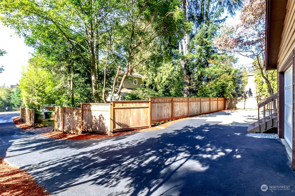 Photo of 12352 35th Avenue NE, Seattle, WA 98125 (MLS # 2007925)