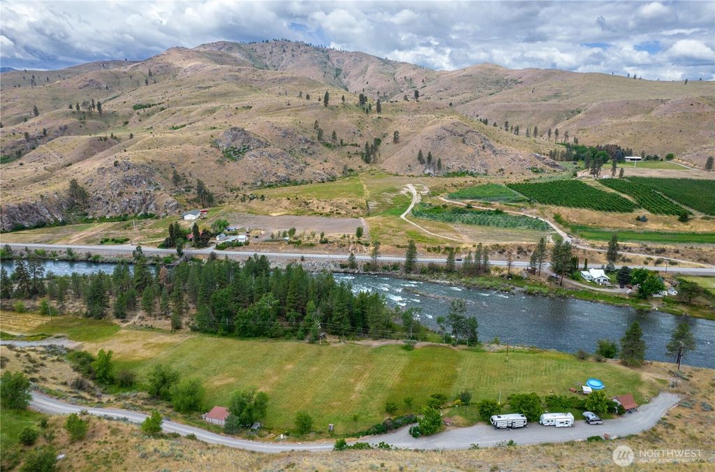 Photo of 30 Whitewater Drive, Pateros, WA 98846 (MLS # 2511149)