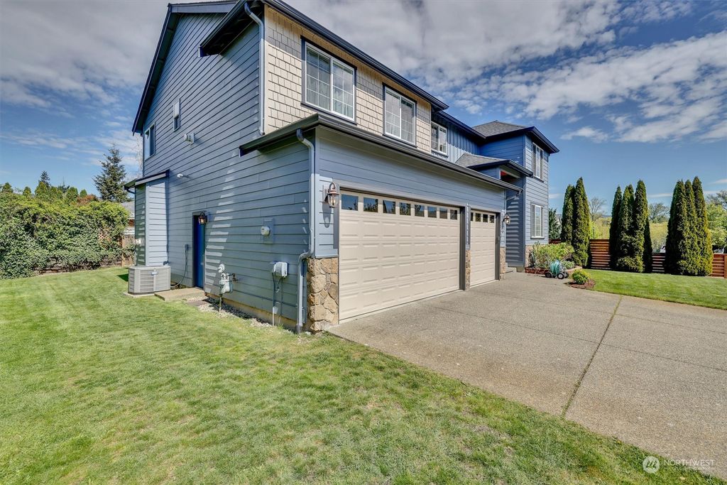 Photo of 5024 NE 8th Place, Renton, WA 98059 (MLS # 2271273)