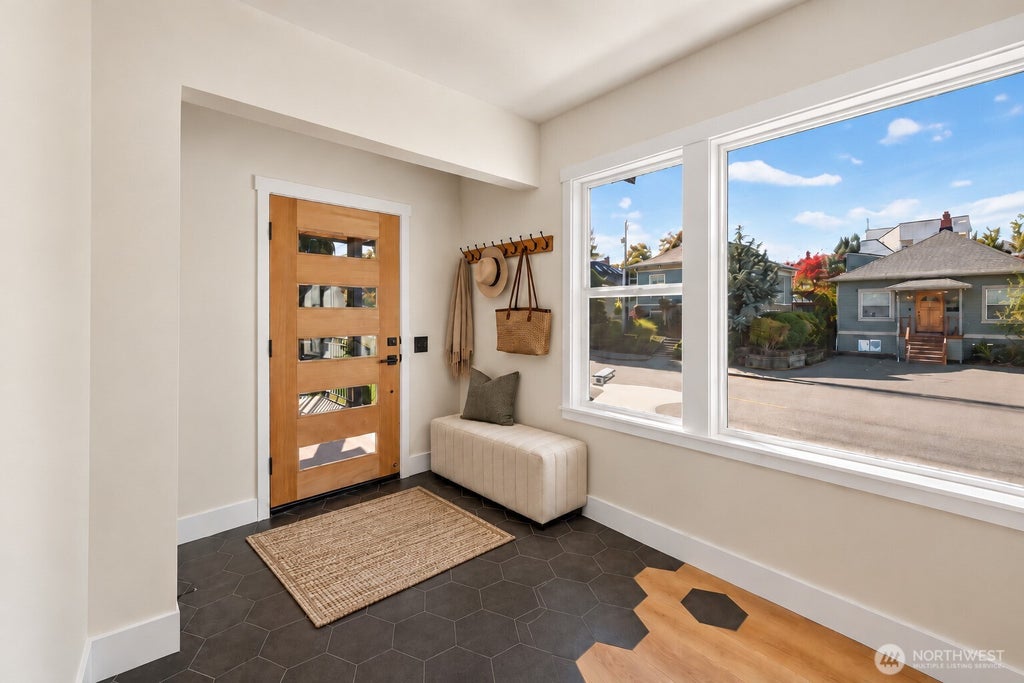 Photo of 5520 Brooklyn Avenue NE, Seattle, WA 98105 (MLS # 2592022)