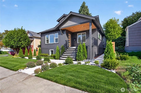 Photo of 5520 Brooklyn Avenue NE, Seattle, WA 98105 (MLS # 2592022)