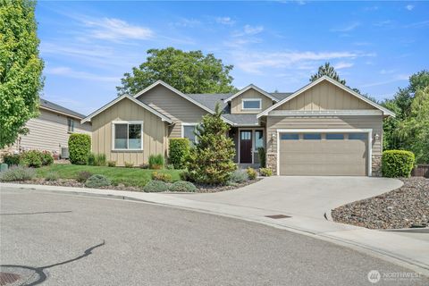 Photo of 1972 Legacy Place SE, East Wenatchee, WA 98802 (MLS # 2522837)