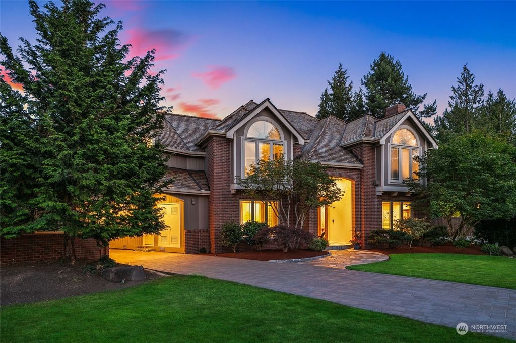 Photo of 17419 NE 126th Place, Redmond, WA 98052 (MLS # 2137886)