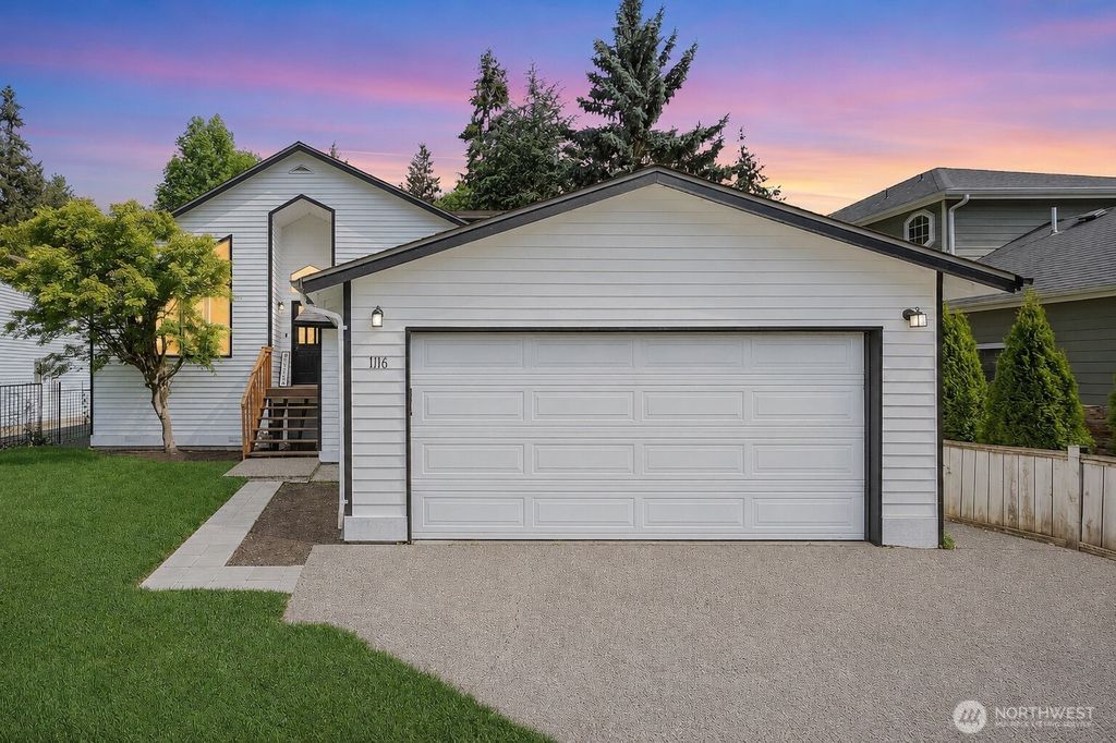 Photo of 1116 NE 150th Court, Shoreline, WA 98155 (MLS # 2530356)