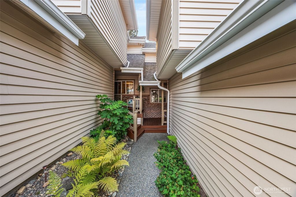 Photo of 23430 100th Ave SE Ave #E102, Kent, WA 98031 (MLS # 2405645)