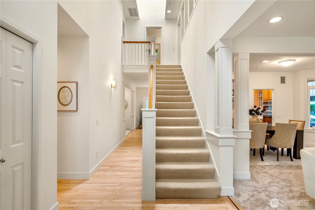 Photo of 2712 107th Avenue SE, Beaux Arts, WA 98004 (MLS # 2378550)