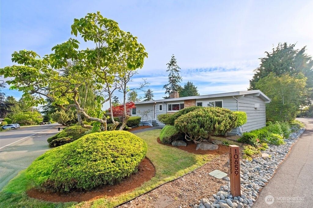 Photo of 10851 Marine View Drive, Seattle, WA 98146 (MLS # 2527844)