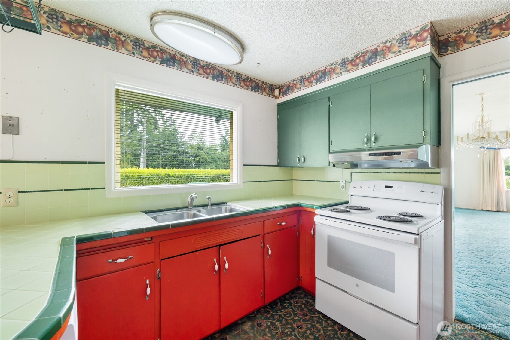 4021 Sunset Drive W