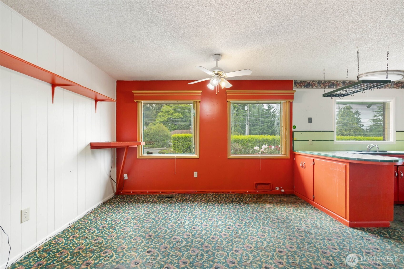 4021 Sunset Drive W