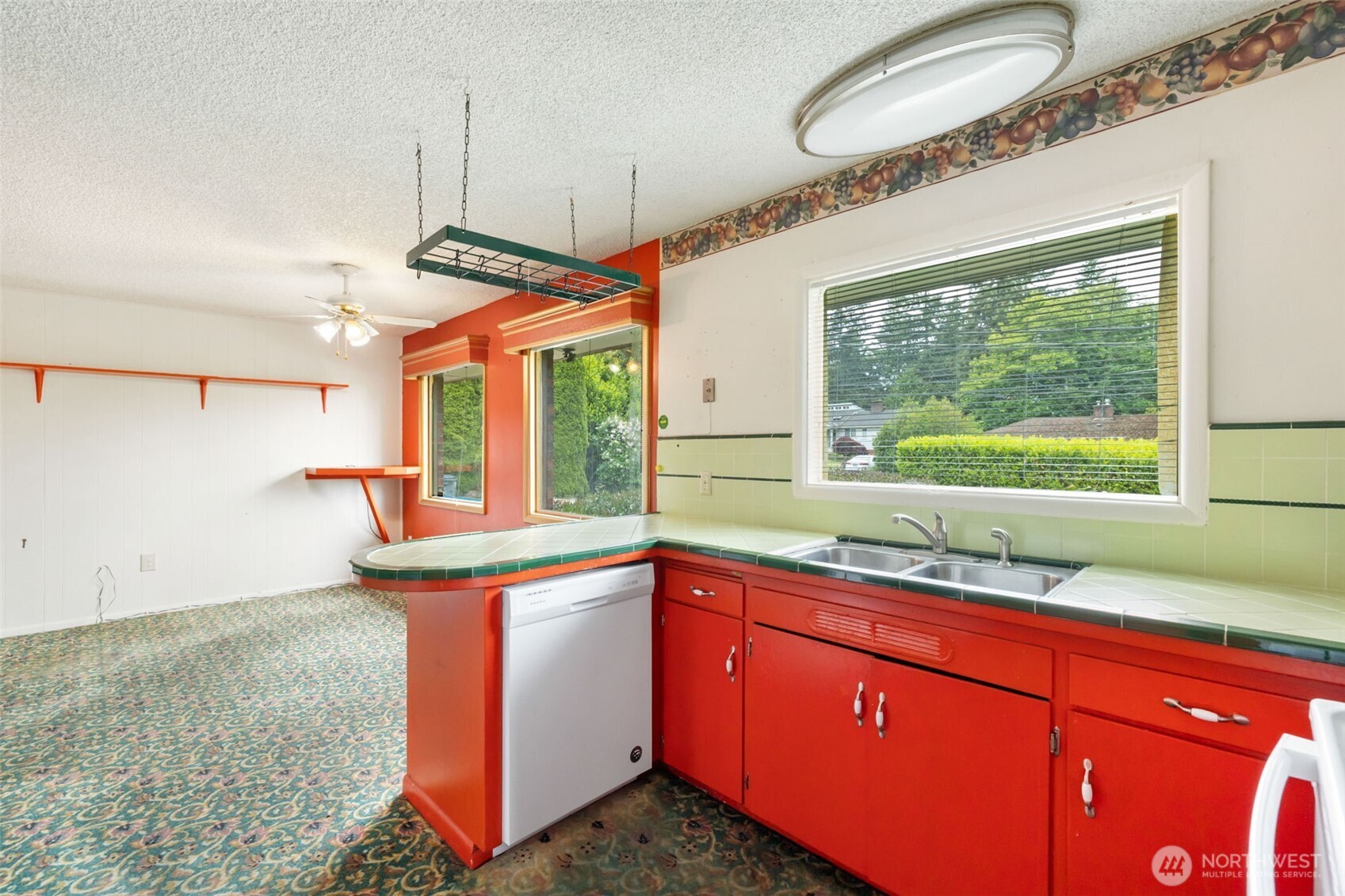 4021 Sunset Drive W