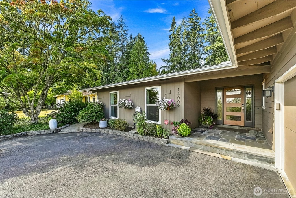 Photo of 14009 NE 74th Street, Redmond, WA 98052 (MLS # 2576670)