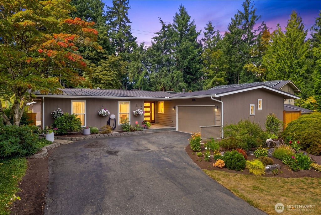 Photo of 14009 NE 74th Street, Redmond, WA 98052 (MLS # 2576670)