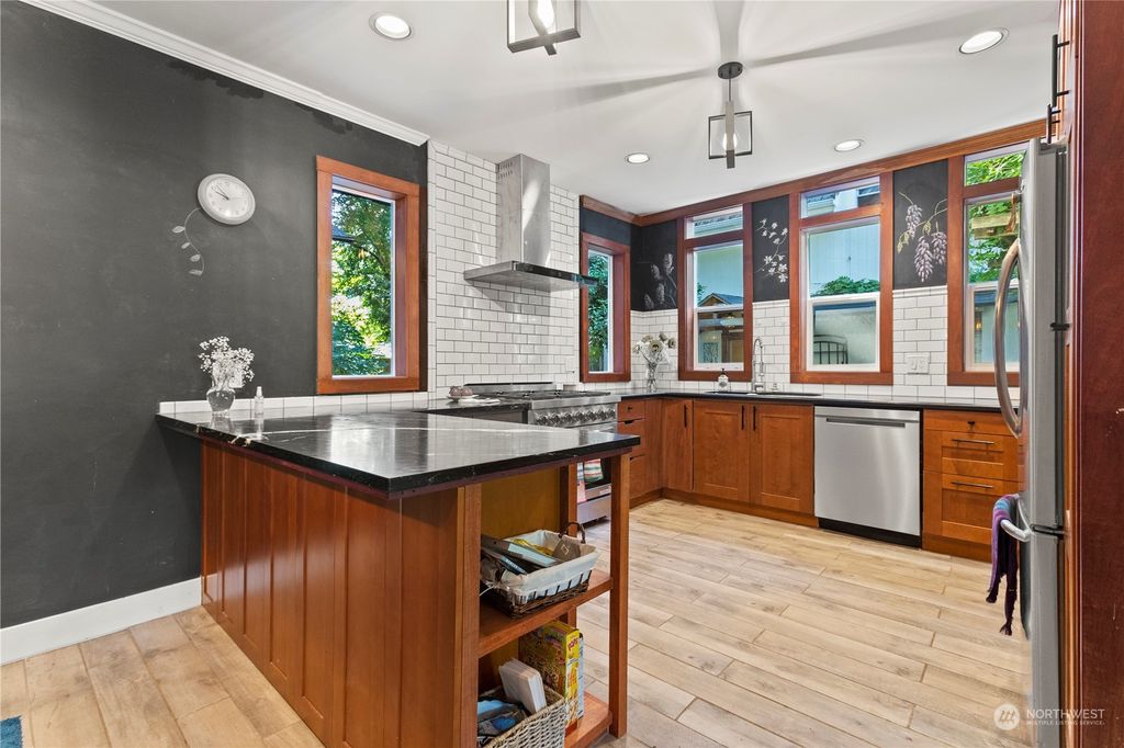 Photo of 4620 88th Avenue SE, Mercer Island, WA 98040 (MLS # 2137035)