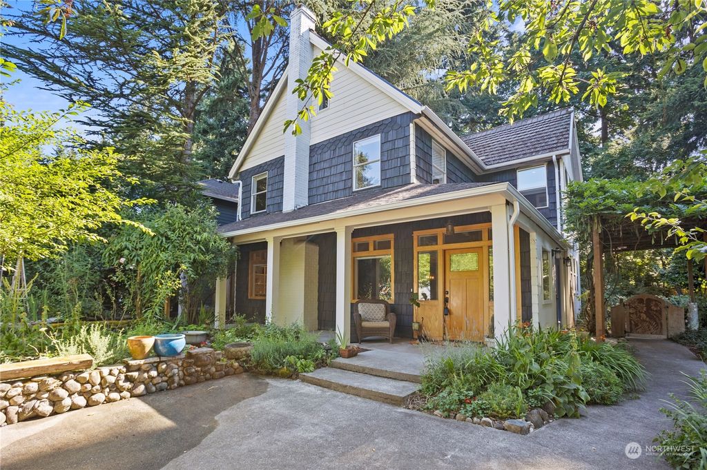 Photo of 4620 88th Avenue SE, Mercer Island, WA 98040 (MLS # 2137035)
