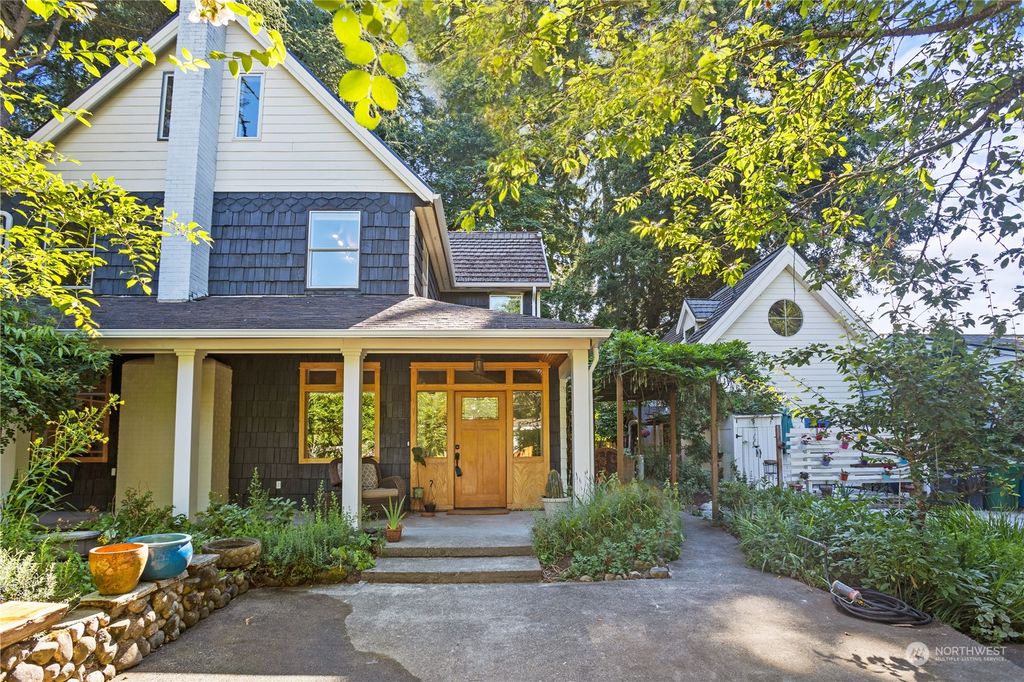 Photo of 4620 88th Avenue SE, Mercer Island, WA 98040 (MLS # 2137035)